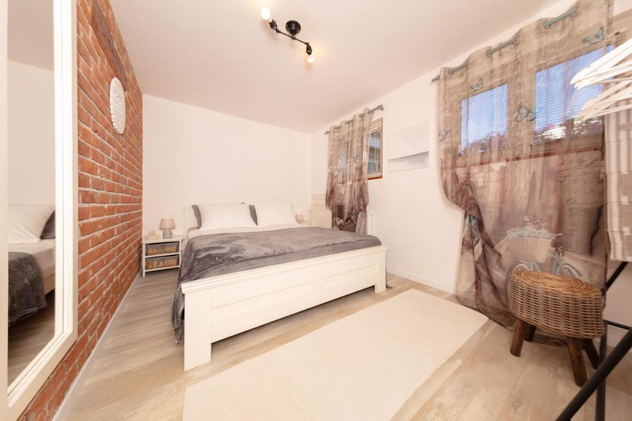 Casa Mia - Apartman Zara Medulin Eksteriør billede